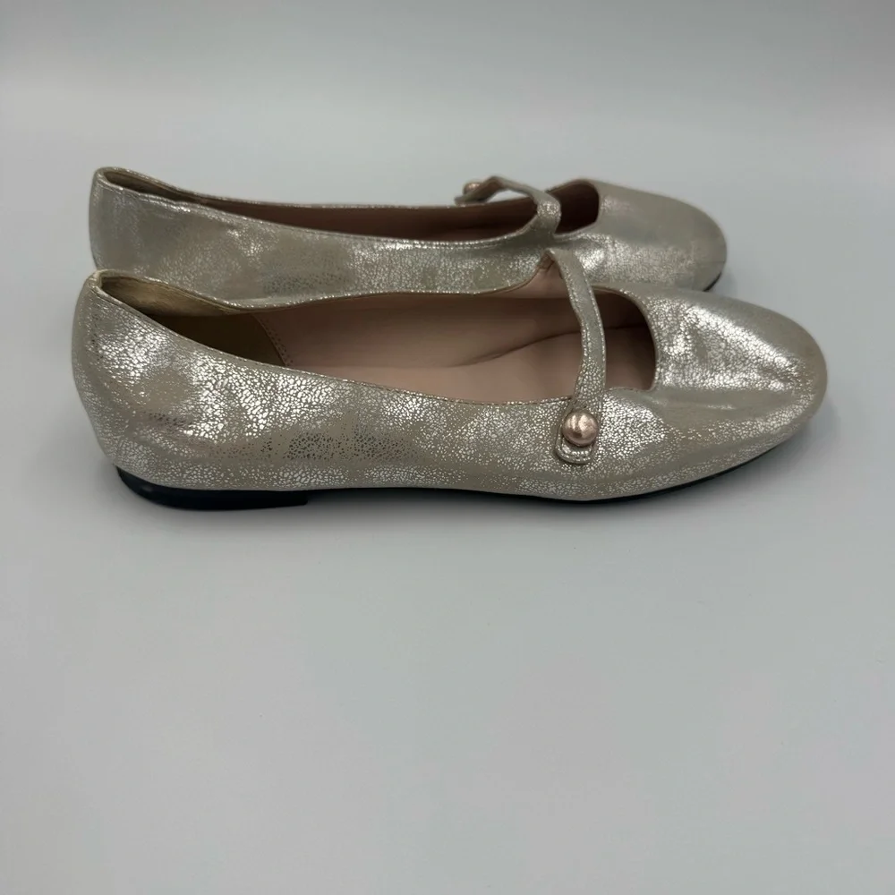 Ruby & Bloom Gold Shimmer Flat Shoes.  Size 4.5